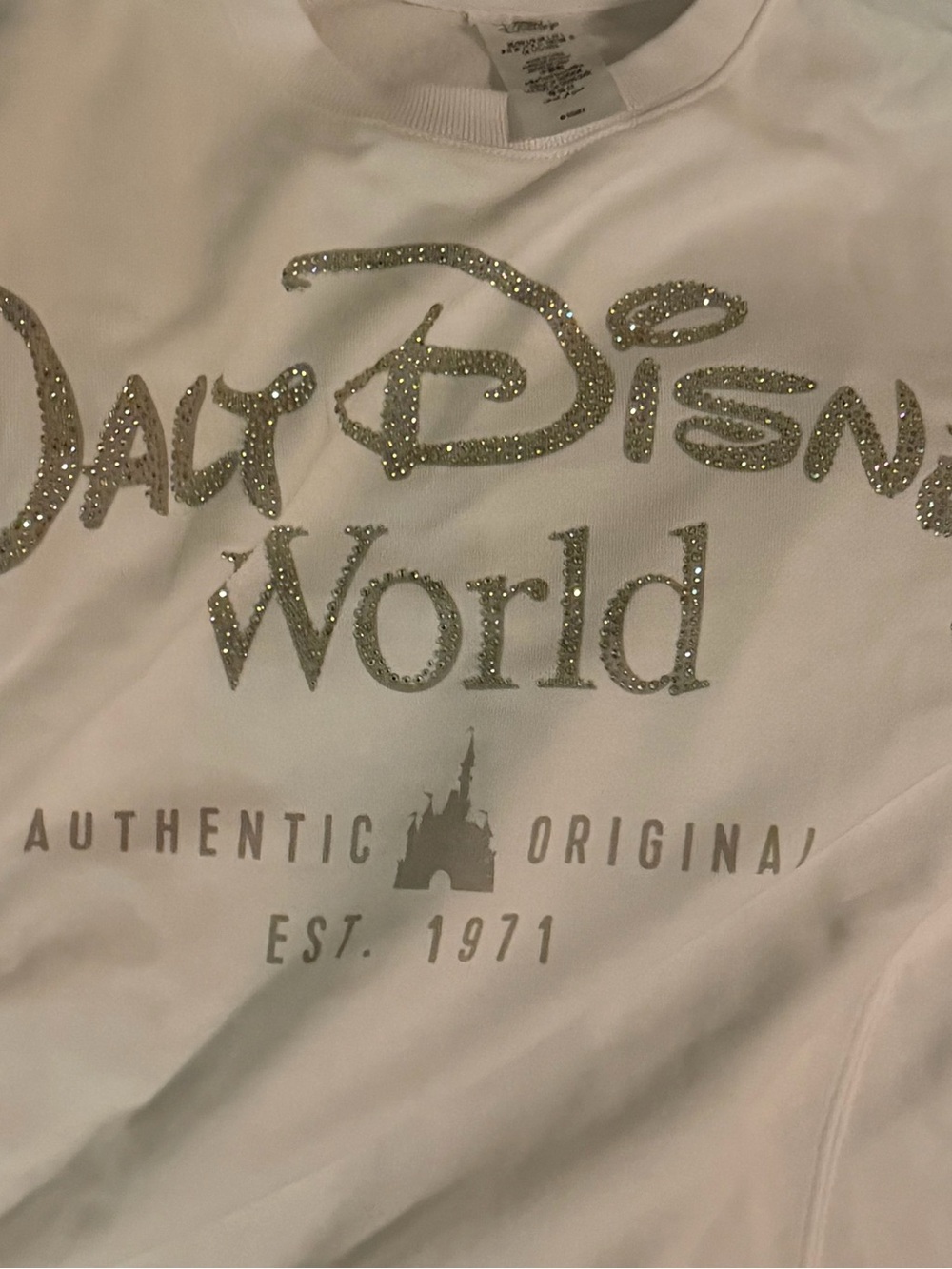 Authentic WDW 2026 crewneck white with rhinestone NWT SIZE XL - Picture 3 of 4